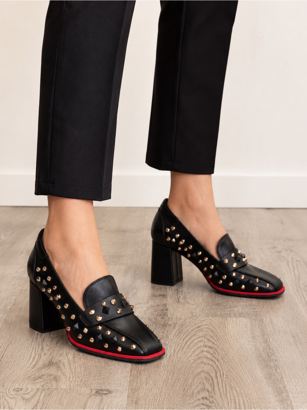Vinci Infanta Black Spike Leather Block Heel Pump Women Shoe